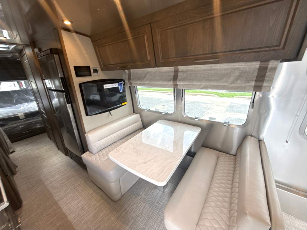 2026 AIRSTREAM CLASSIC 30RBQ - Image 11