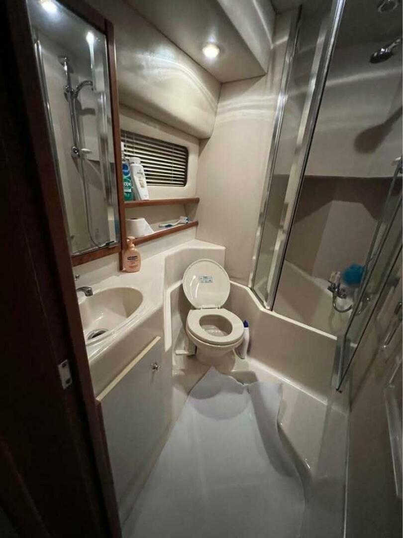 2000 Bayliner 4788 Pilot House Motoryacht - Image 19