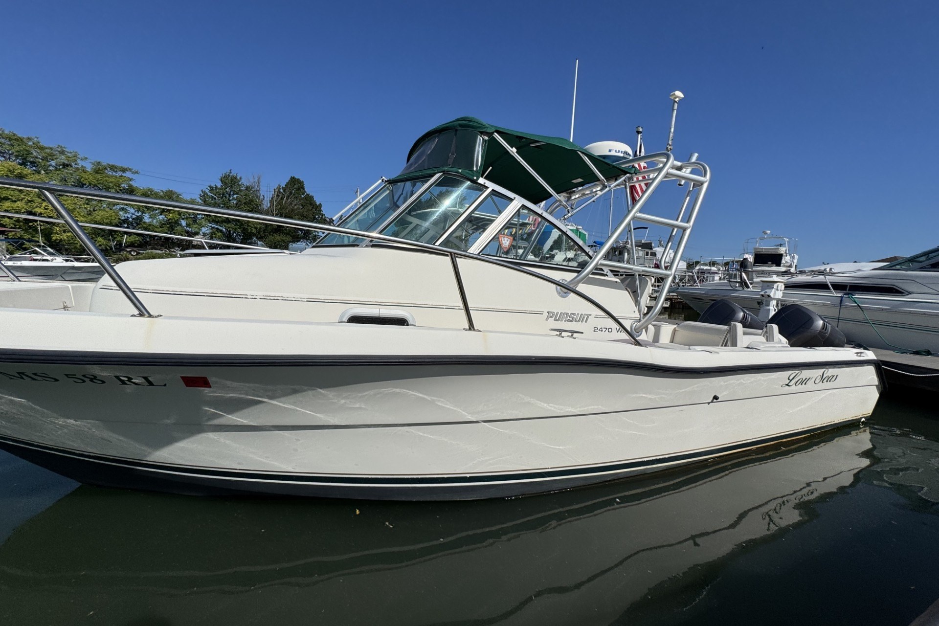 1999 Pursuit 2470 Walkaround - Image 4