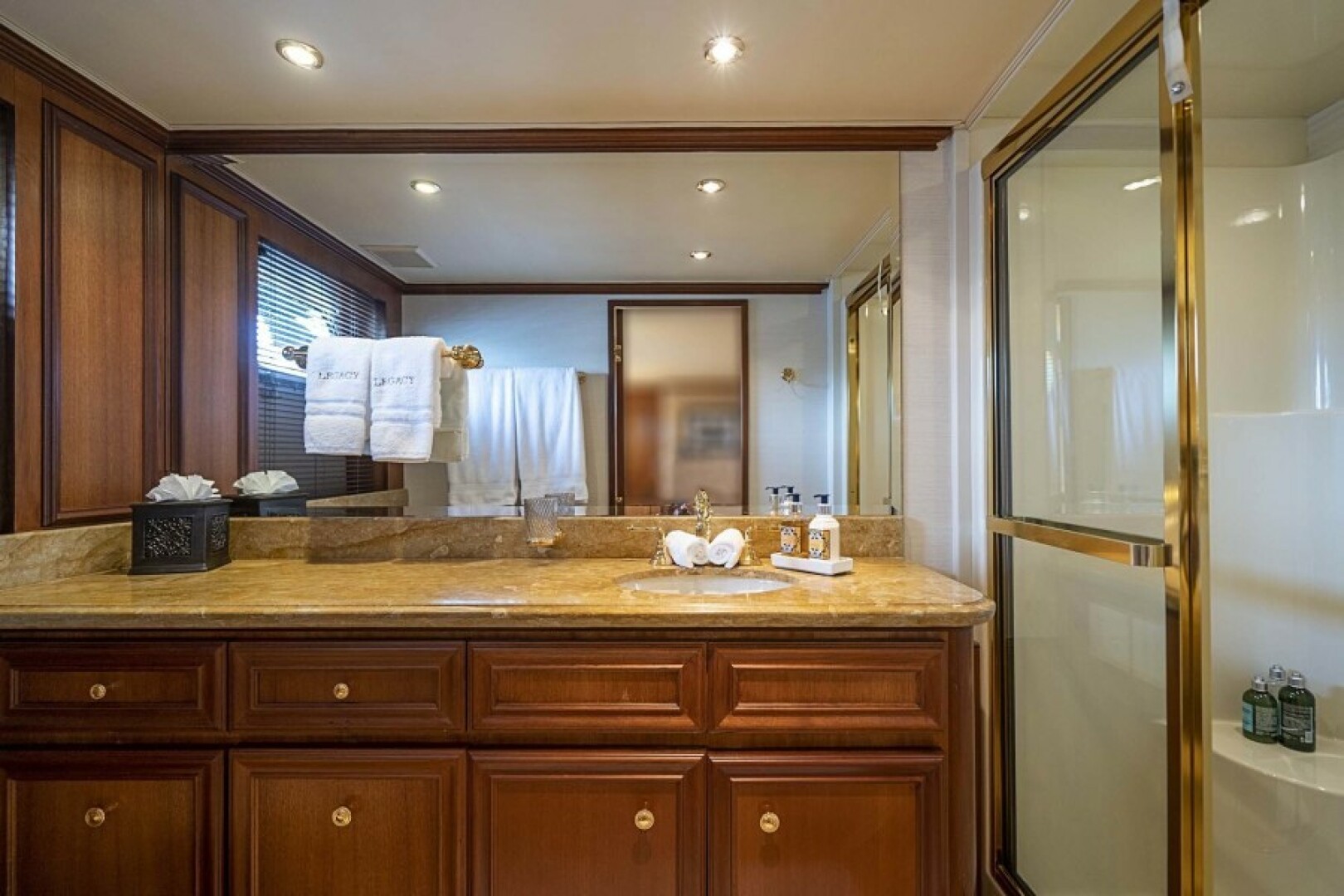 2000 Broward Raised Pilothouse - Image 16