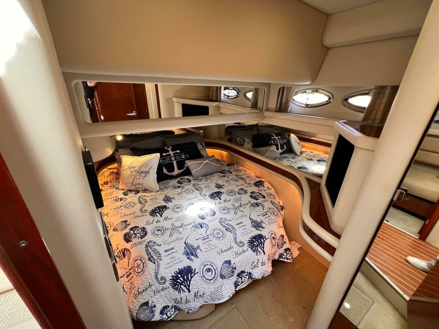 2004 Sea Ray 480 Sedan Bridge - Image 17