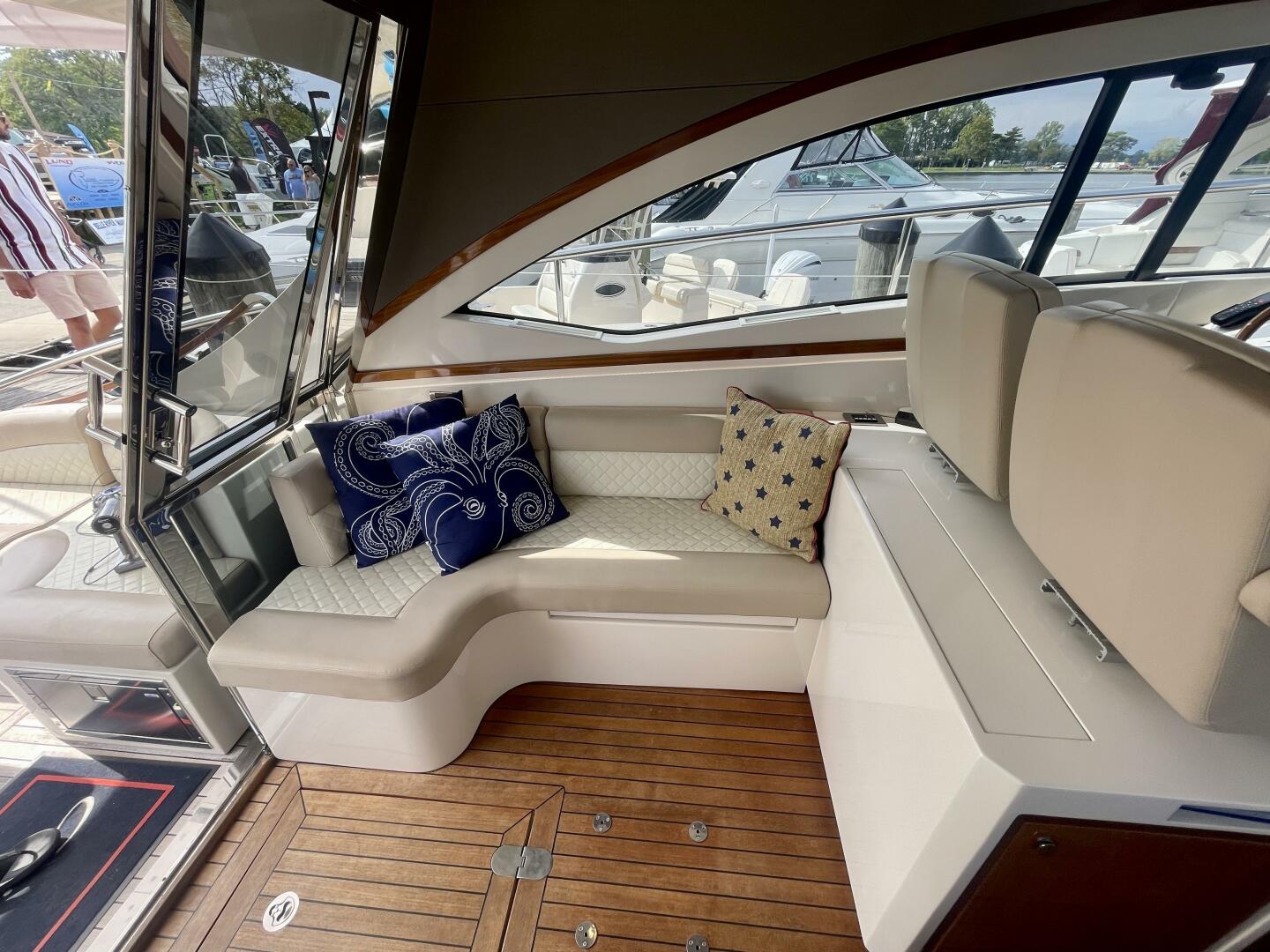 2017 Chris-Craft Commander 42 - Image 17