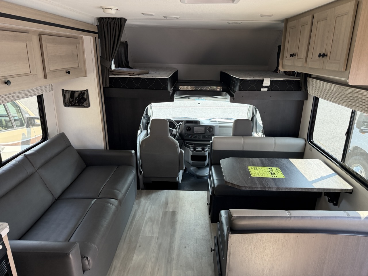 2026 Forest River Sunseeker LE 3250DSLEX - Image 22