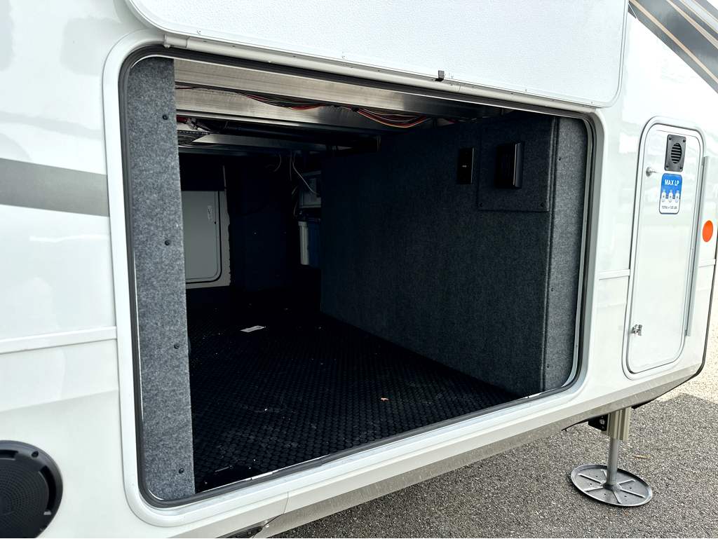 2027 JAYCO PINNACLE 32RLTS - Image 8