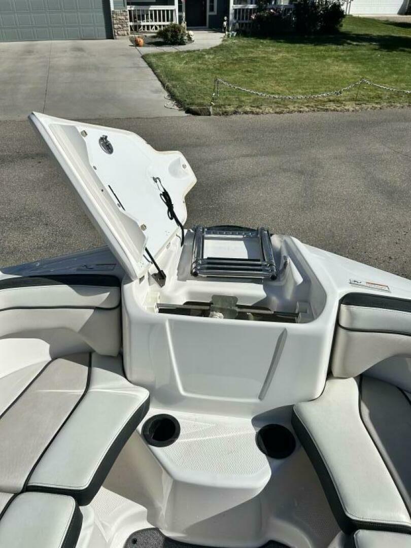 2019 Yamaha Boats AR210 - Image 15