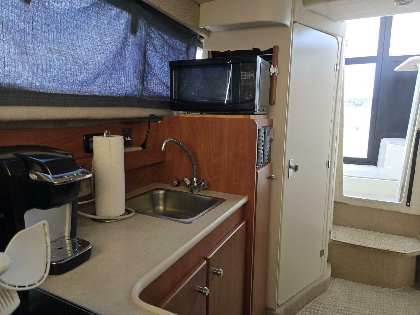 2005 Bayliner 289 EC - Image 8