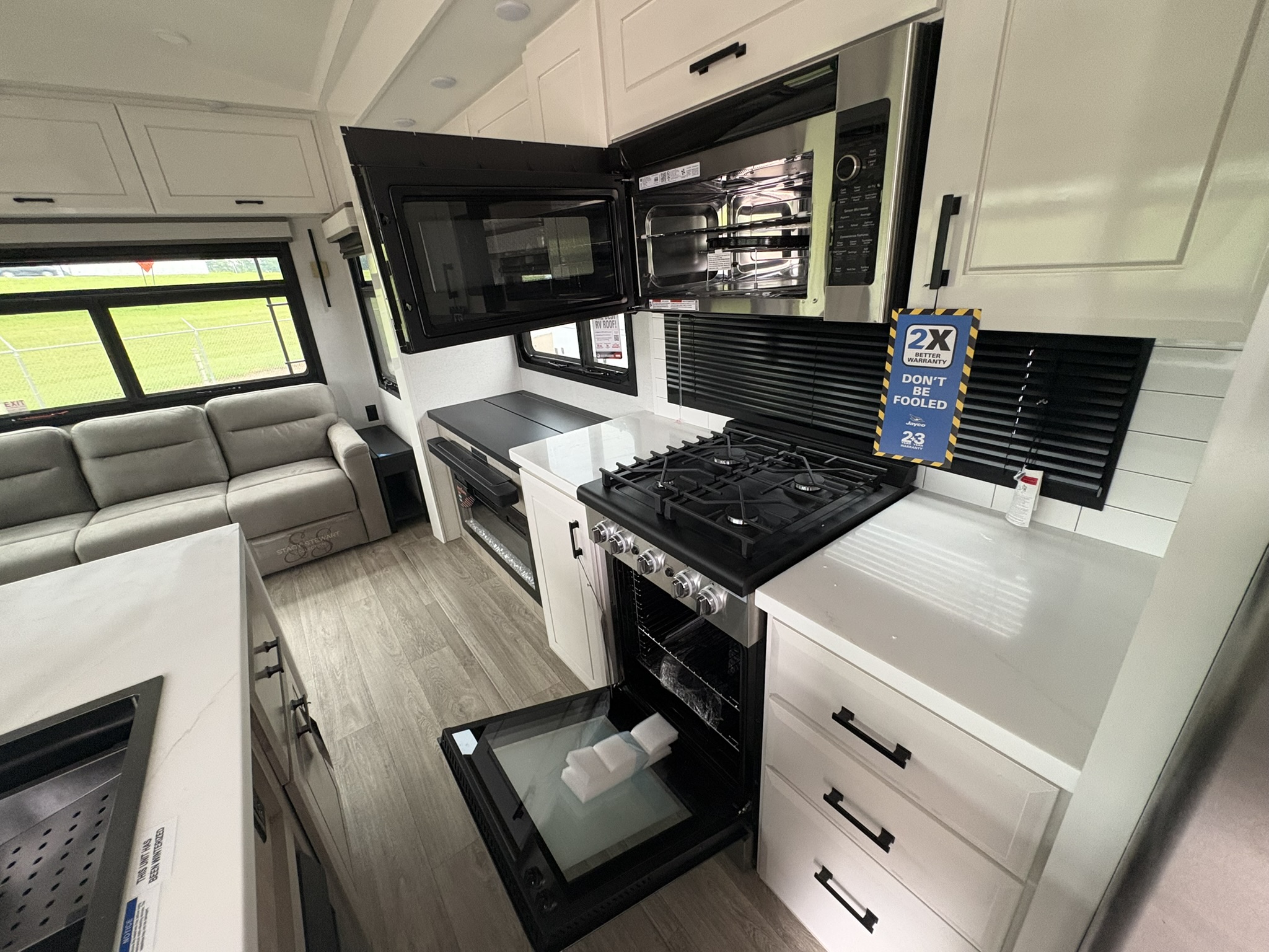 2027 JAYCO PINNACLE 32RLTS - Image 30