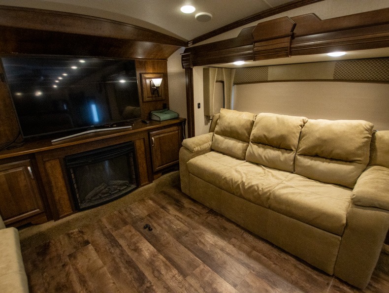 2016 Forest River Cardinal 3825FL - Image 26