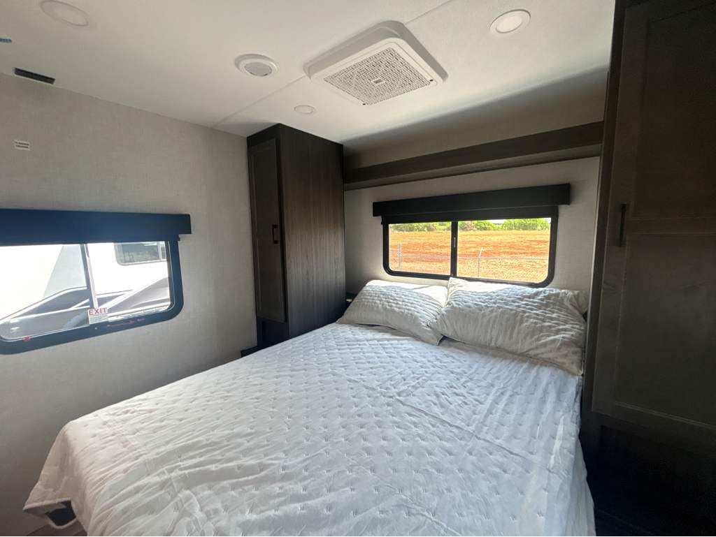 2026 VENTURE RV SPORTTREK 251VFK - Image 20