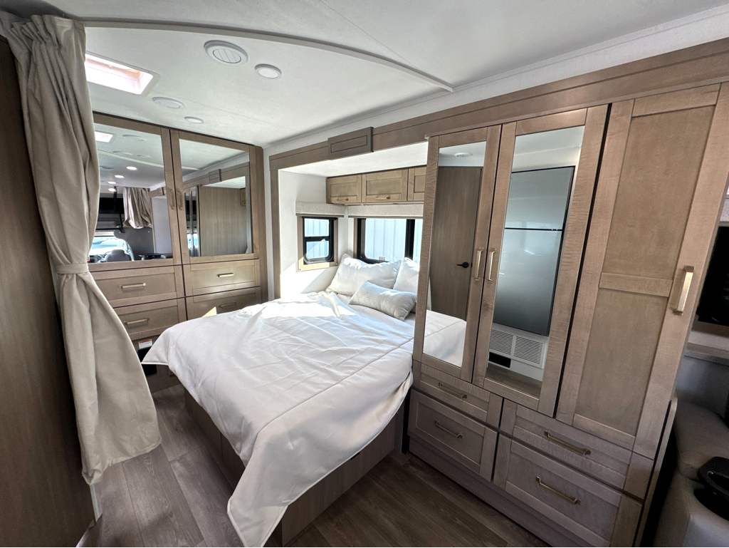 2027 ENTEGRA COACH ODYSSEY 24B - Image 12