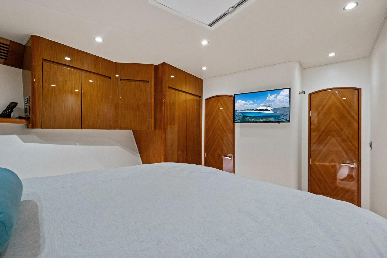 2012 Viking 82 Convertible - Image 34