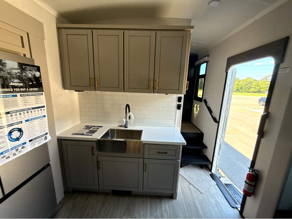 2027 JAYCO NORTH POINT 375TBDB - Image 20