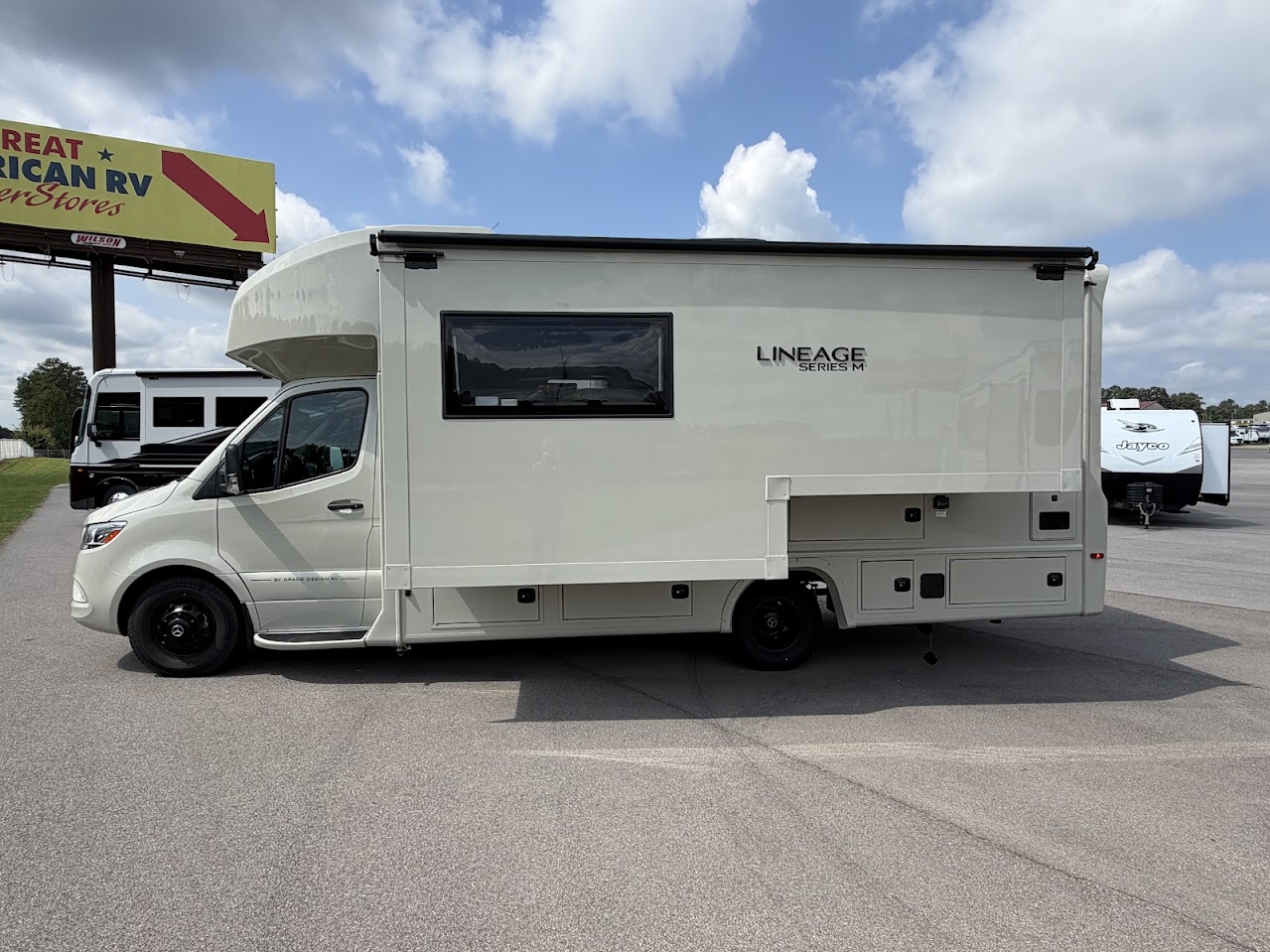 2027 Grand Design Lineage Series M 25FW - Image 3