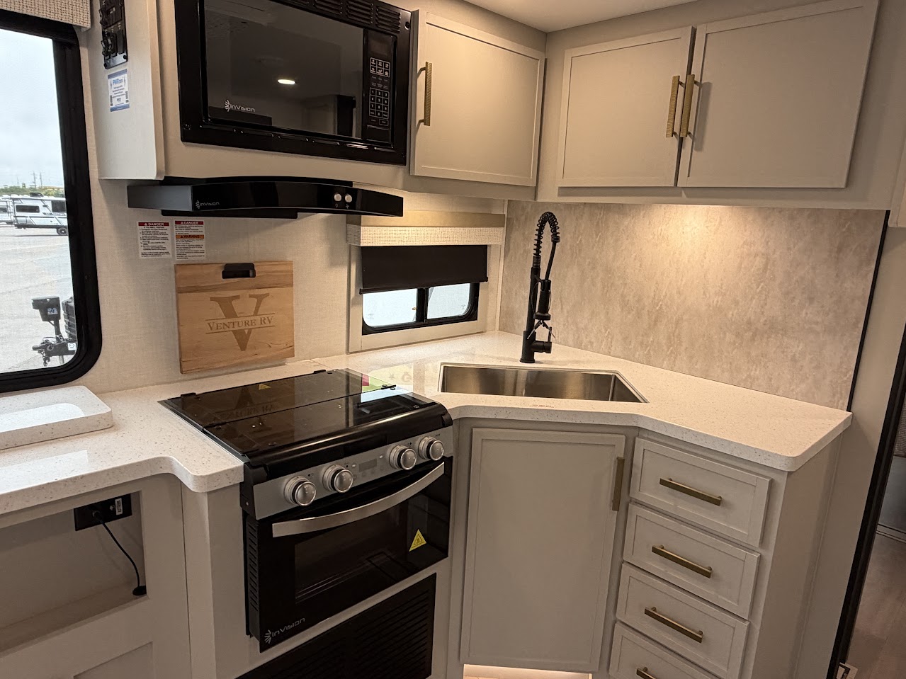2027 VENTURE RV STRATUS 282VFD - Image 21