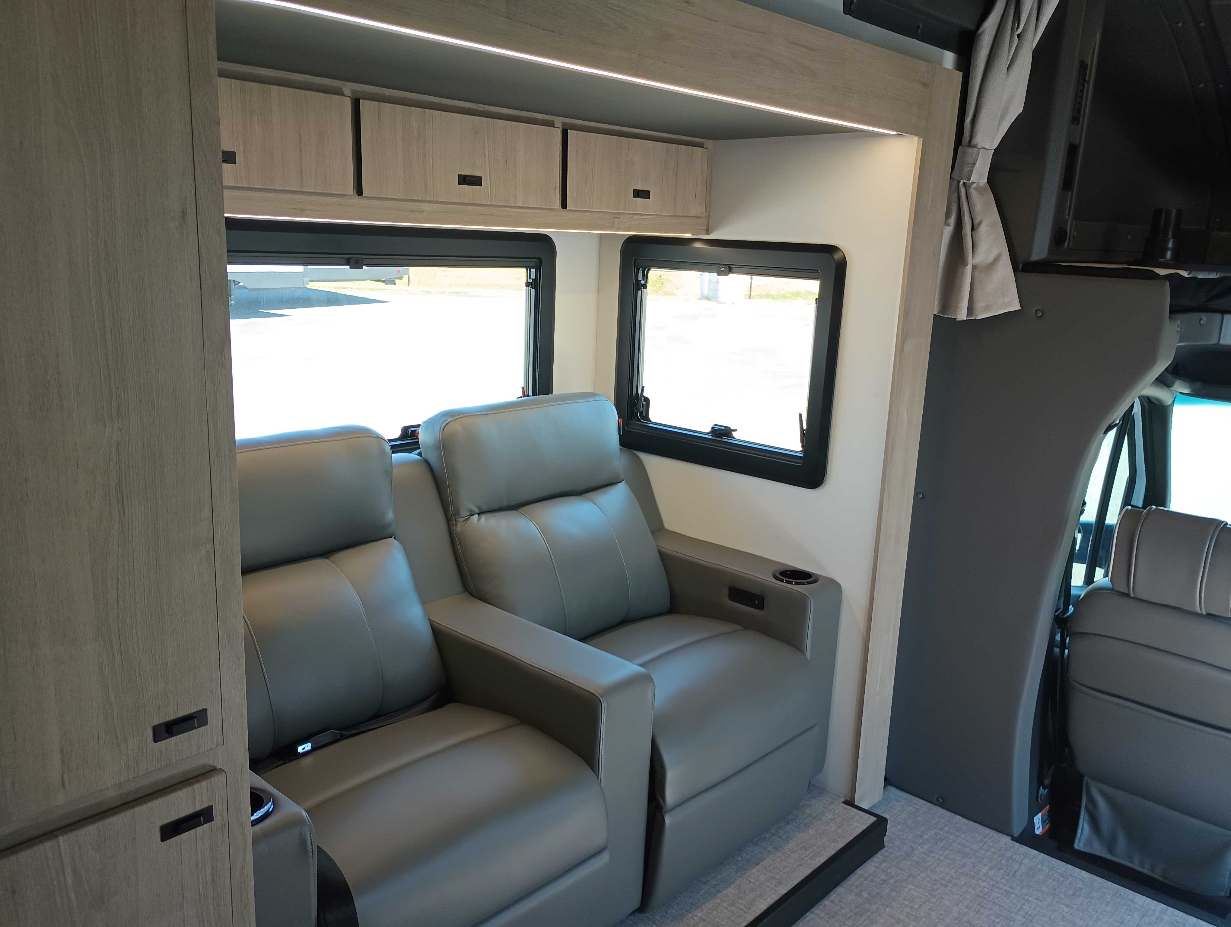 2027 Grand Design Lineage Series M 25FW - Image 18