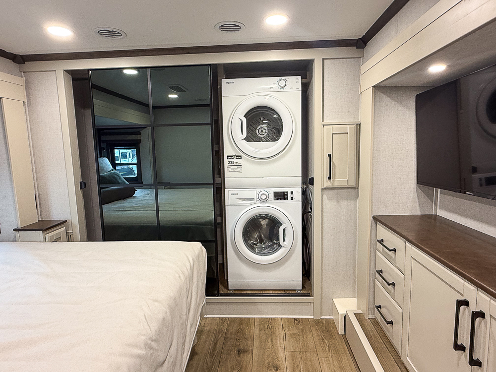 2026 FOREST RIVER 420RE - Image 58