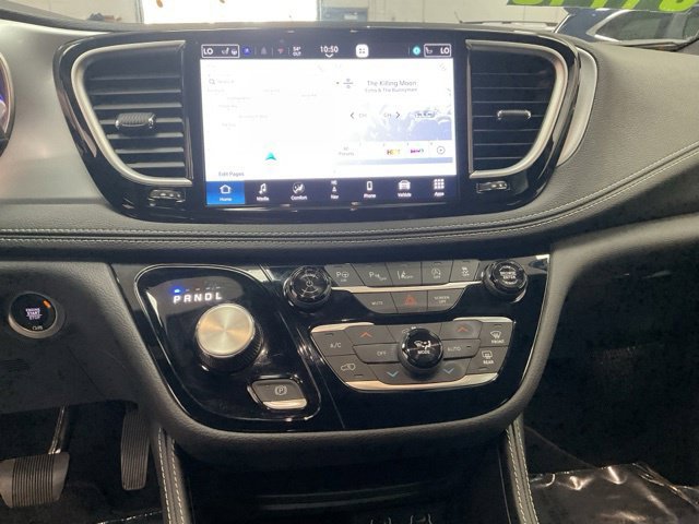 2025 Chrysler Pacifica Limited FWD - Image 16