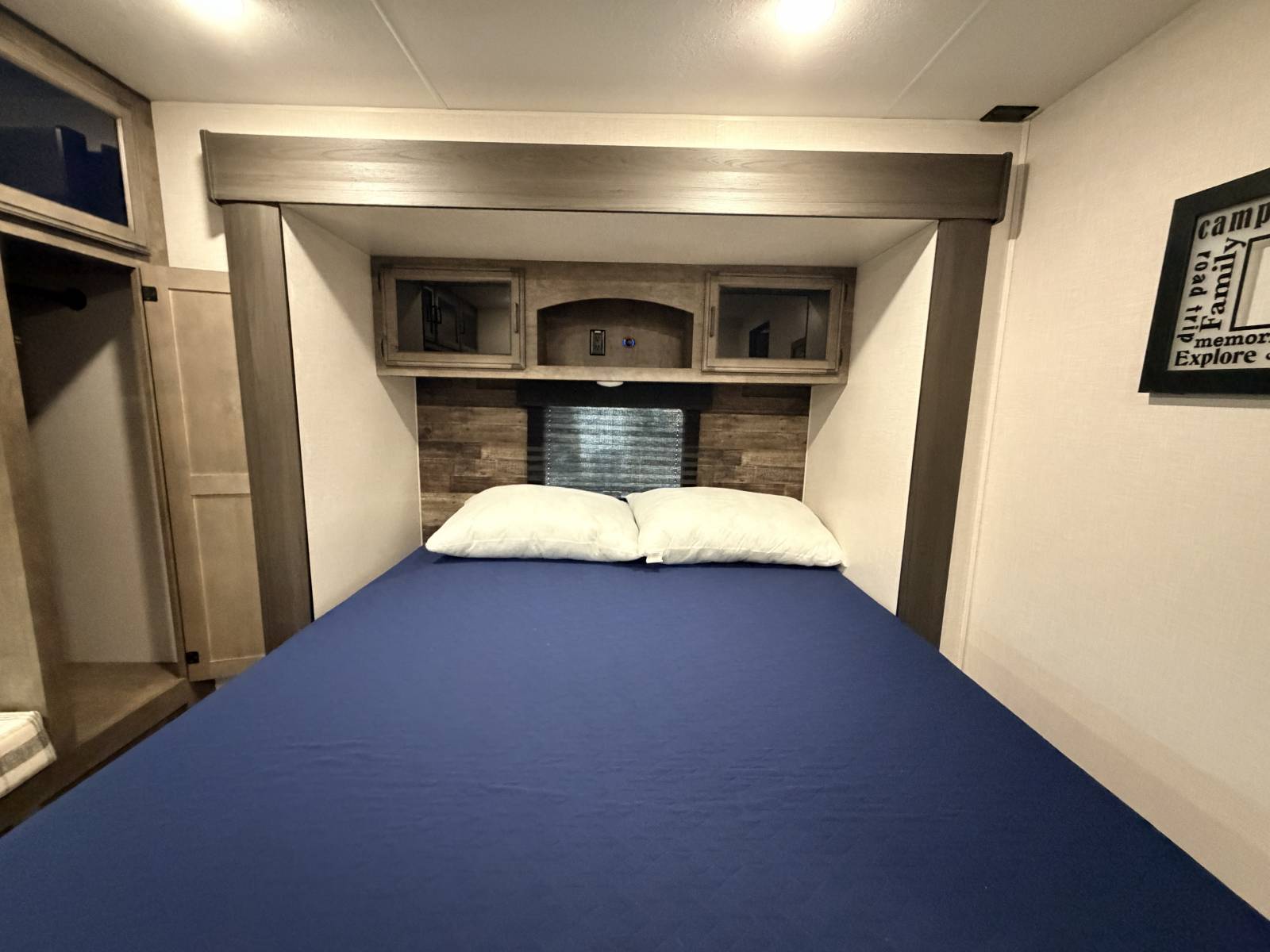 2023 Venture RV SportTrek Touring Edition - Image 15