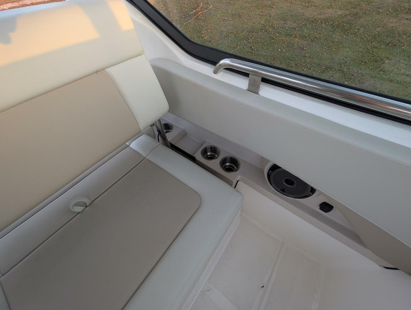 2023 Boston Whaler 240 Vantage - Image 44