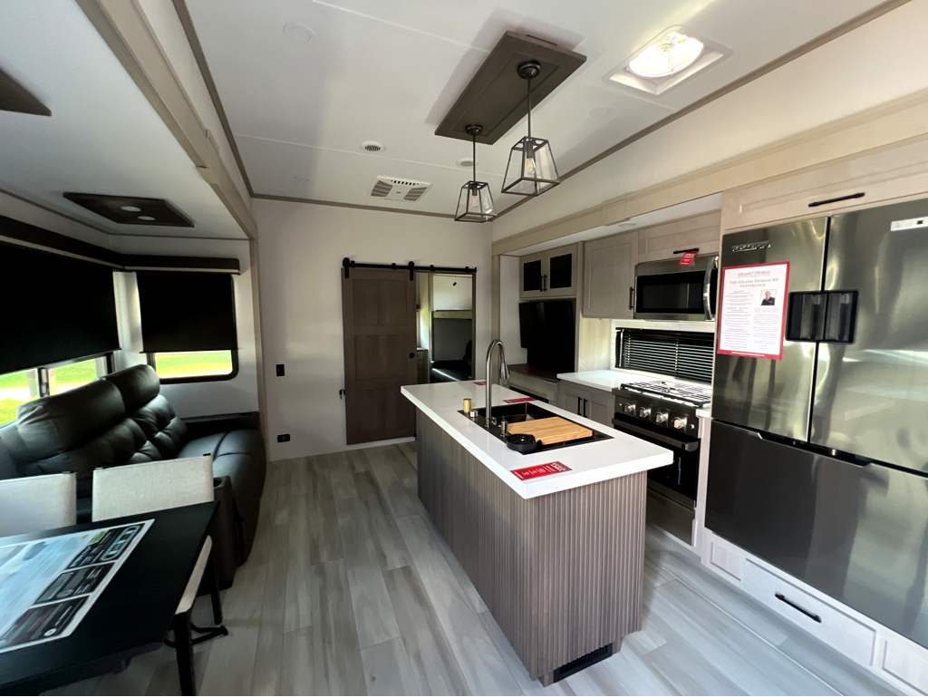 2026 GRAND DESIGN INFLUENCE 3704BH - Image 7