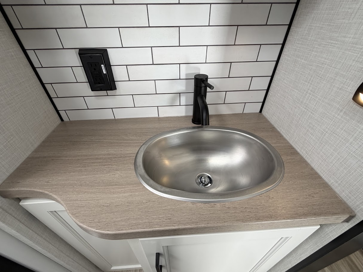 2026 VENTURE RV SPORTTREK 353VIK - Image 38