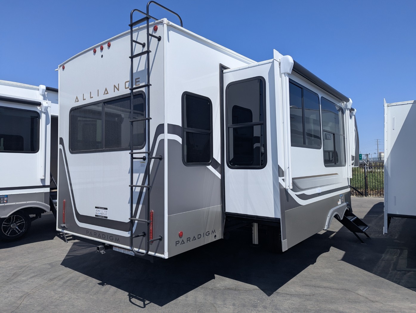 2027 Alliance RV Paradigm 310RL - Image 5