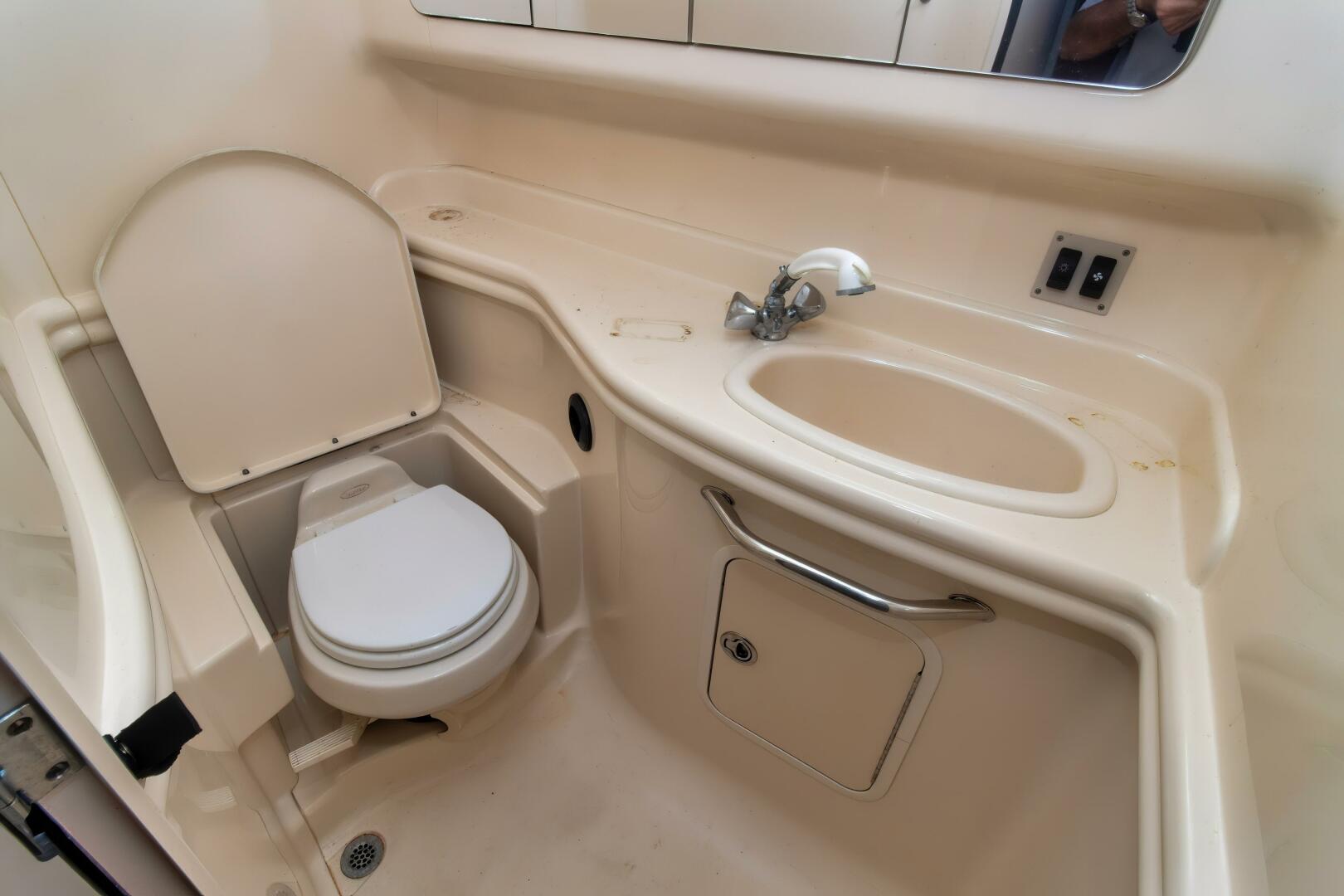 2005 Sea Ray 340 Sundancer - Image 19