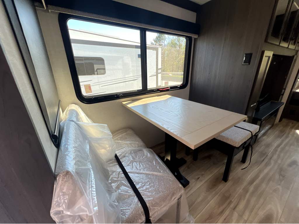 2026 VENTURE RV SPORTTREK 353VIK - Image 7