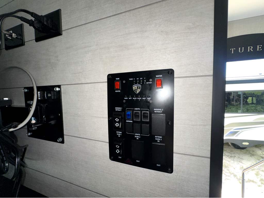2026 VENTURE RV SPORTTREK 251VRK - Image 25
