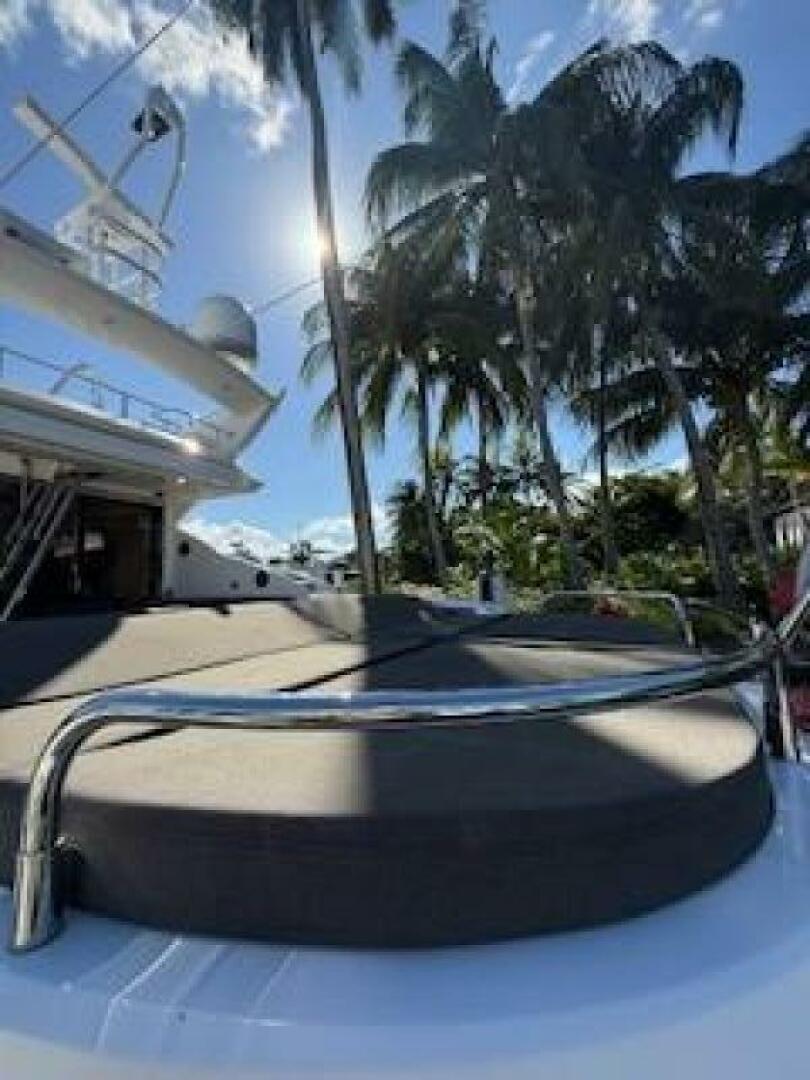 2012 Sunseeker Predator Sport Yacht 74 - Image 4