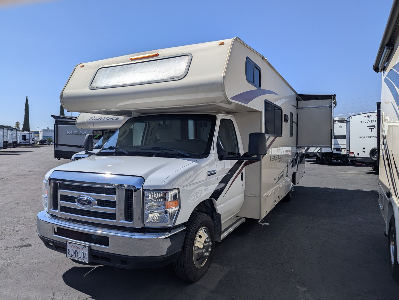 2020 Coachmen Leprechaun 260RS - Image 4