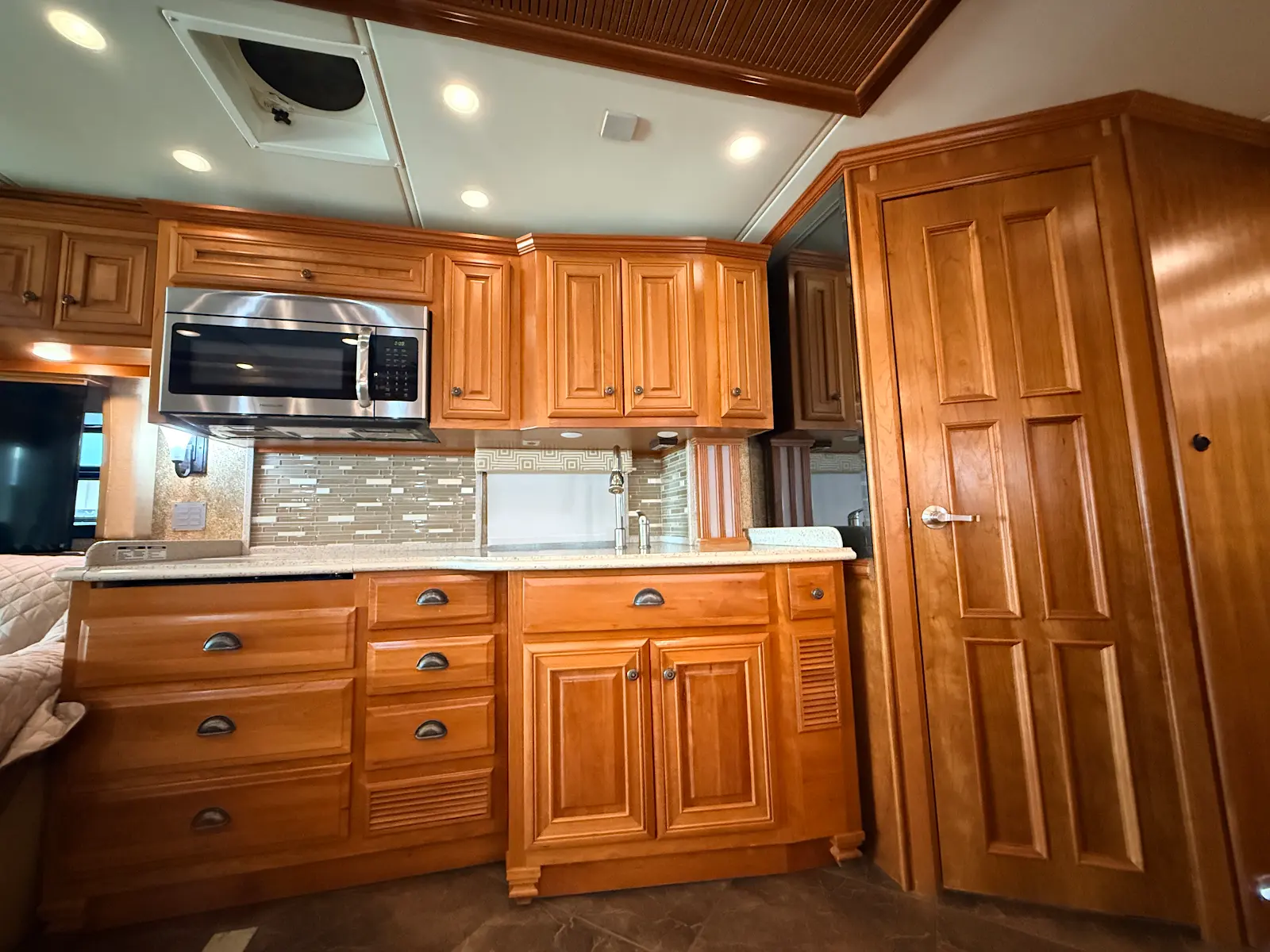 2014 NEWMAR DUTCHSTAR 4364 - Image 11