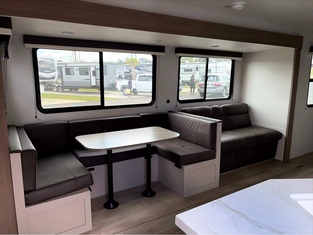 2027 JAYCO JAY FLIGHT 295TBS - Image 9