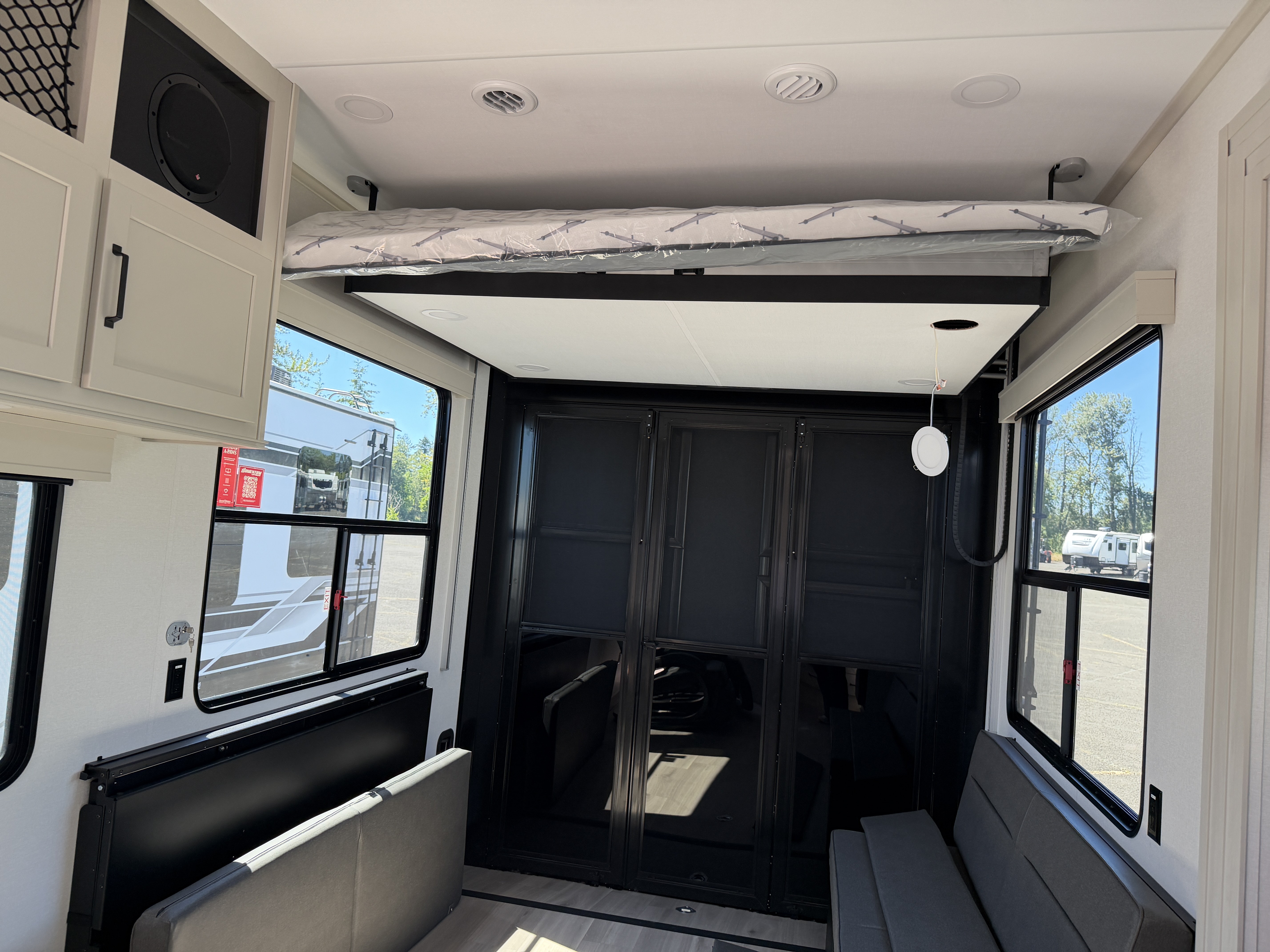 2026 Grand Design Momentum G-Class 325G - Image 8