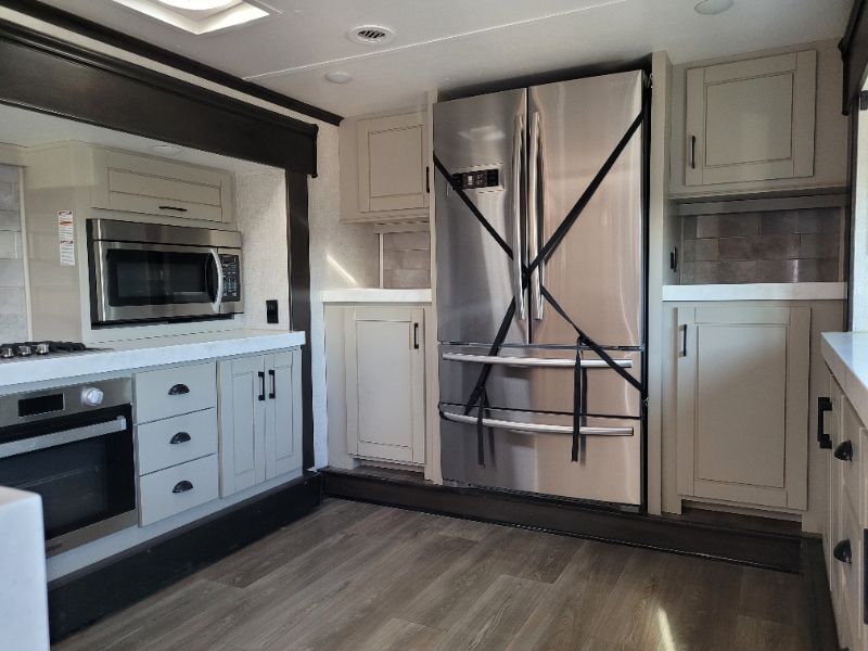 2021 CrossRoads Redwood RW3981FK - Image 19