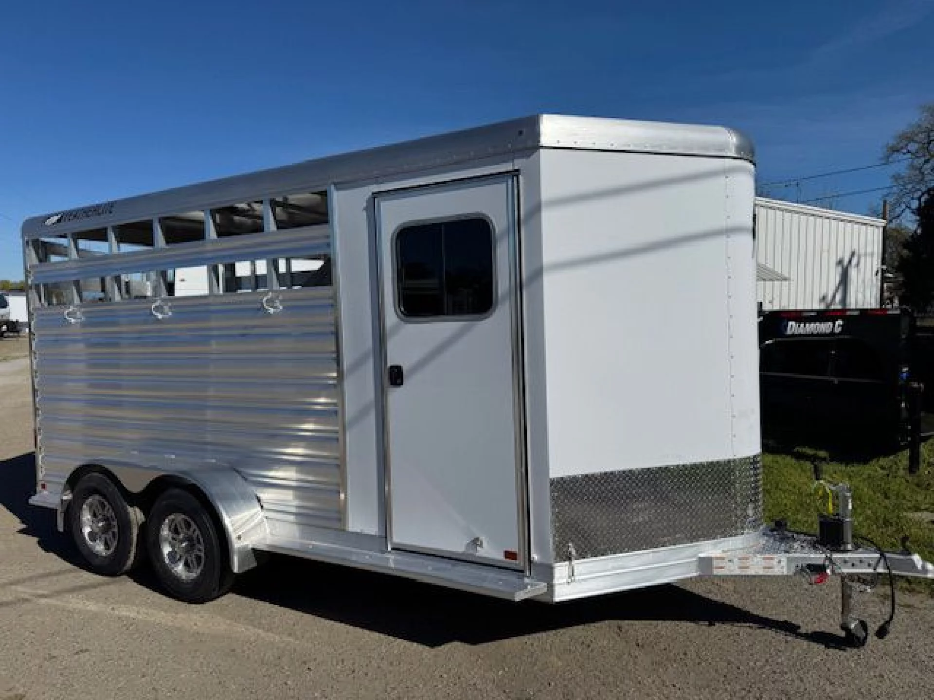 2026 FEATHERLITE FEATHERLITE 9651 3 HORSE SLANT PACKAGE B - Image 1