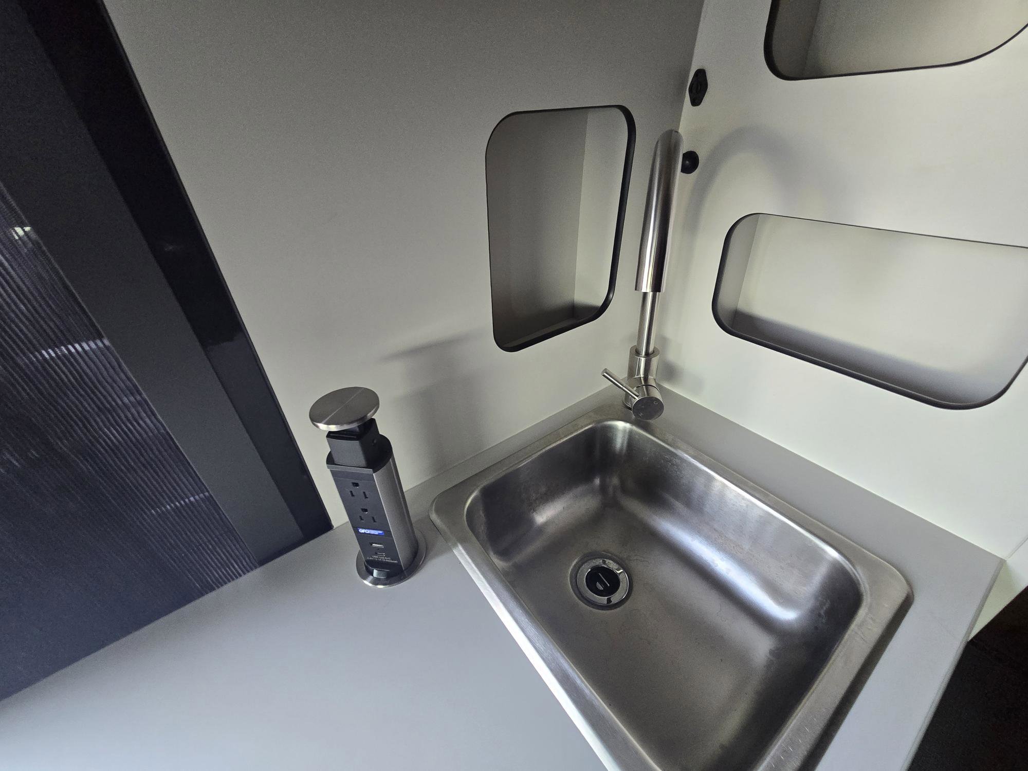 2026 AIRSTREAM RANGELINE - Image 18