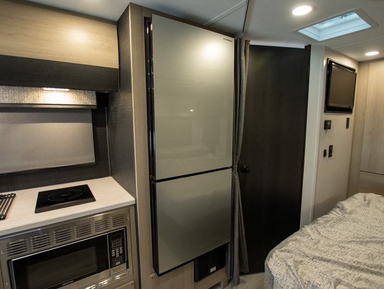 2025 Forest River Sunseeker 2400BDS - Image 10