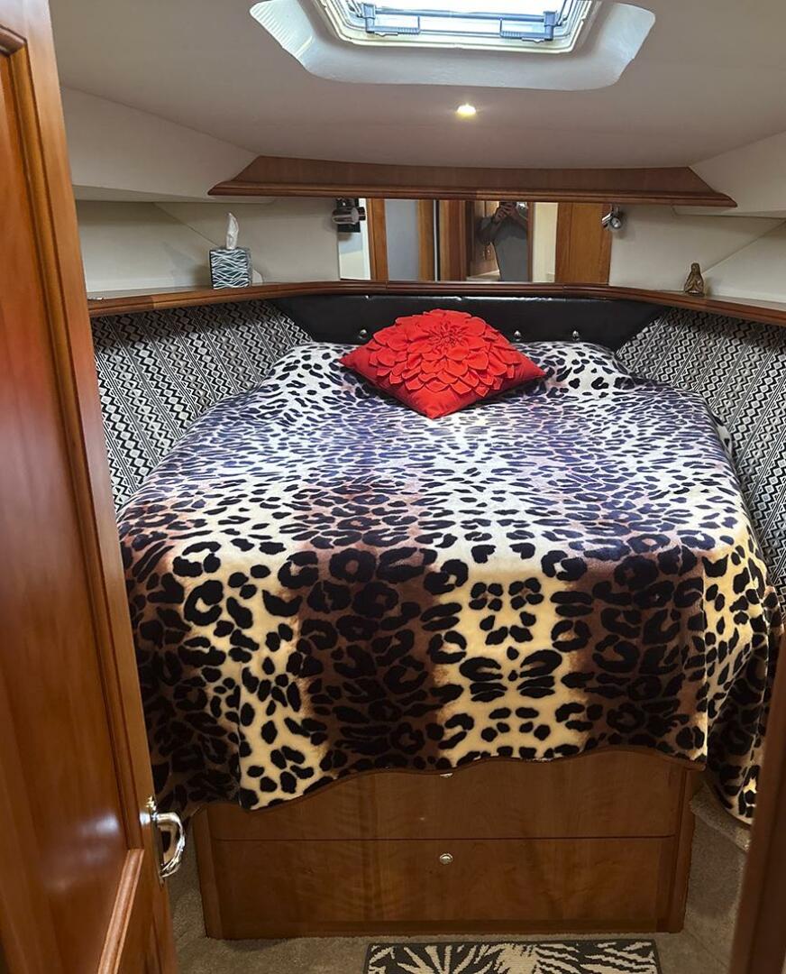 2002 Silverton 42 Convertible - Image 34
