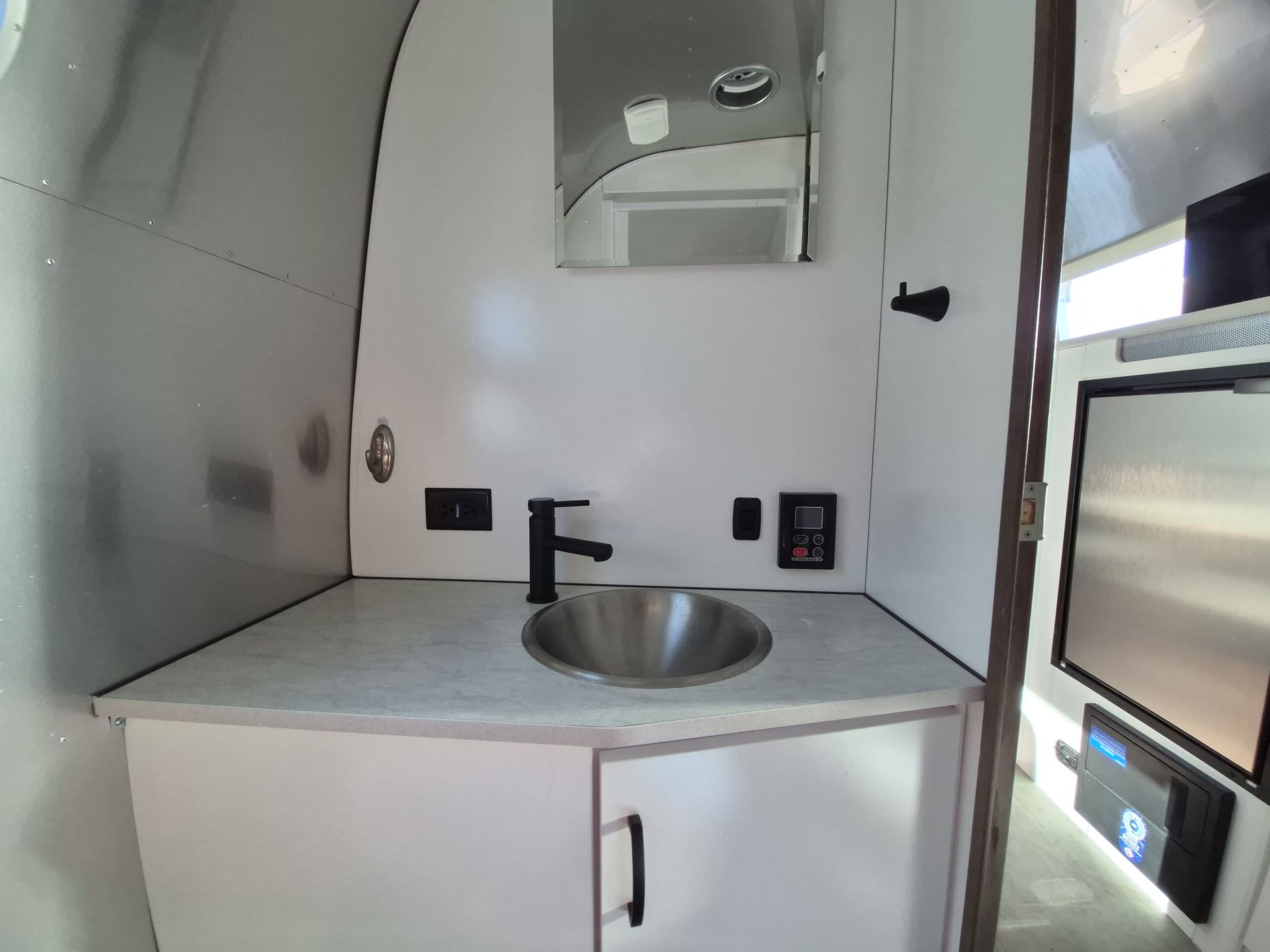 2024 Airstream Caravel 20FB - Image 22