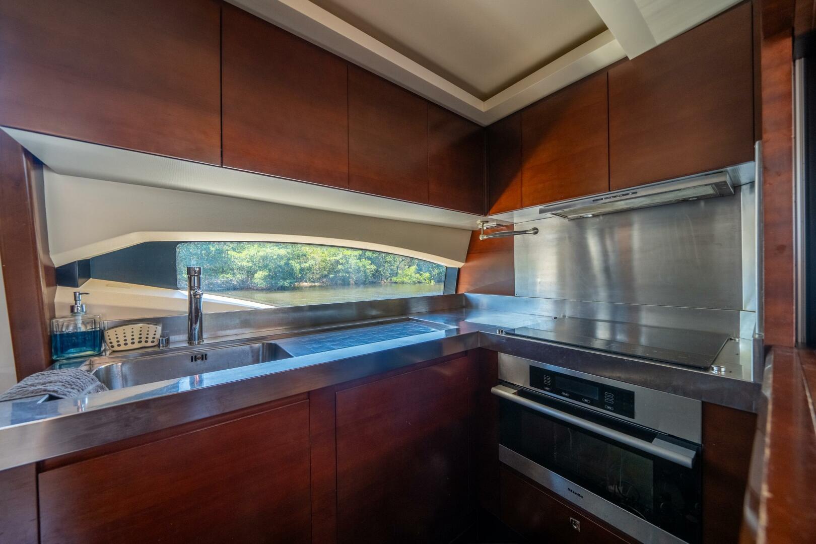 2010 Azimut 75 Fly - Image 30