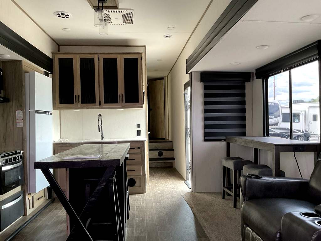 2022 FOREST RIVER ARTICWOLF M-3880 SUITE - Image 9
