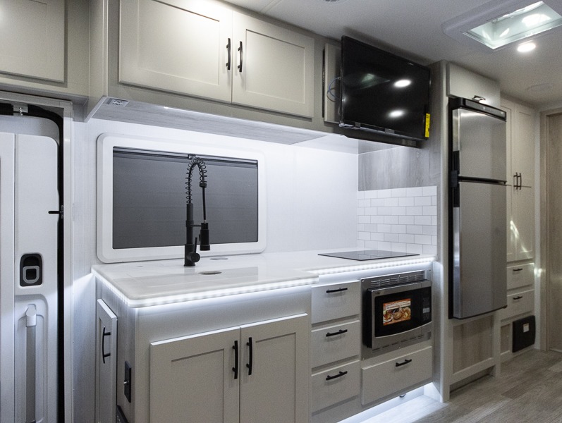 2025 Dynamax Isata 3 Series 24SSSFXM - Image 15