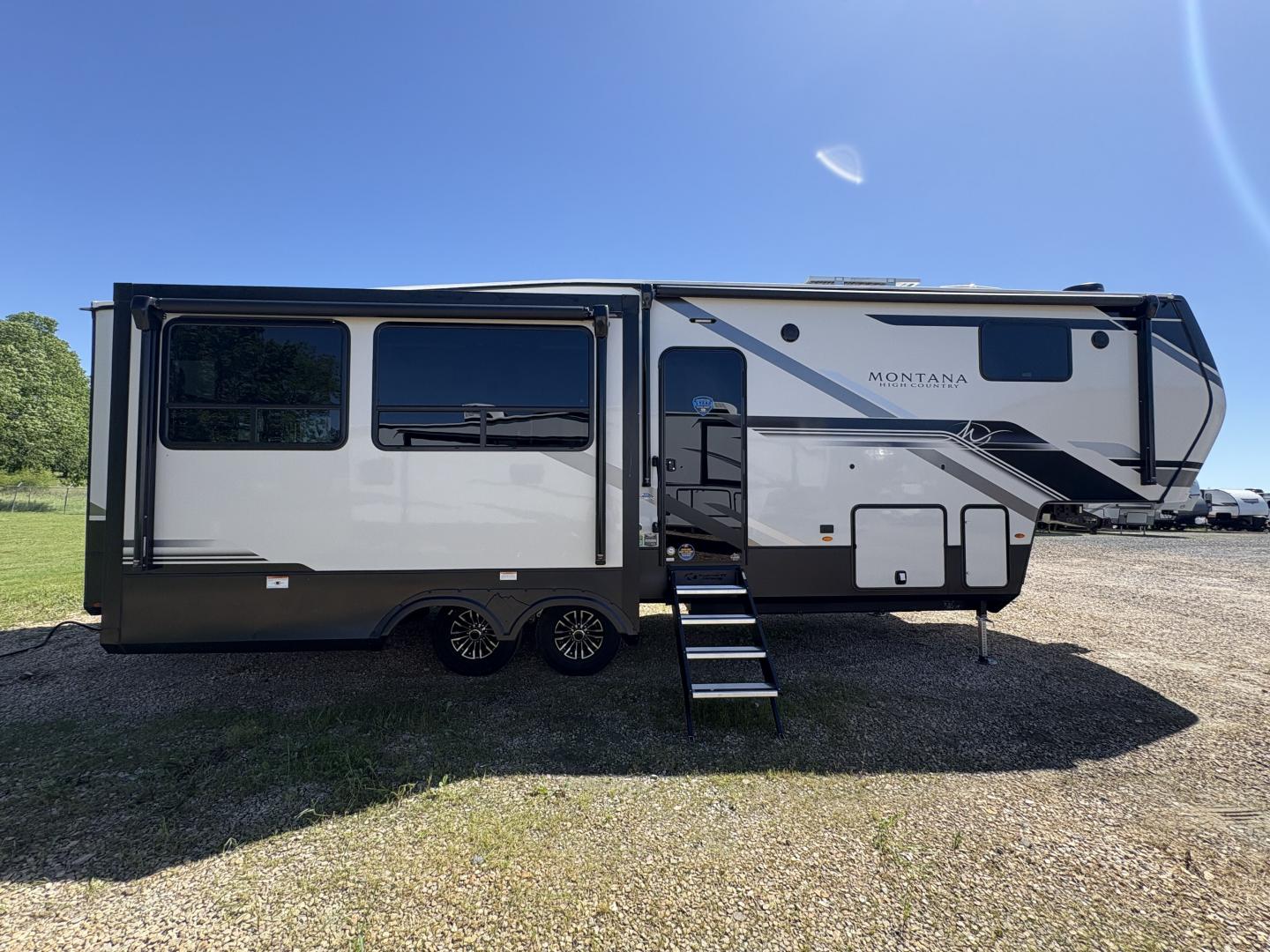 2025 Keystone Montana High Country 295RL - Image 8