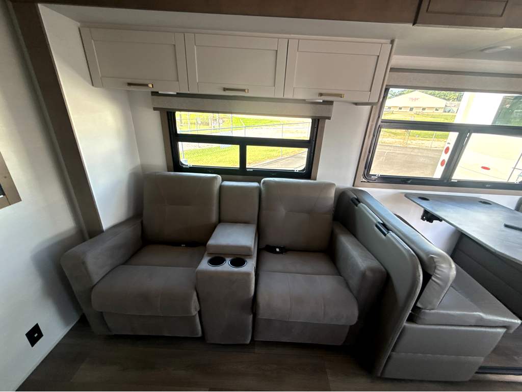 2027 JAYCO GREYHAWK 30Z - Image 18