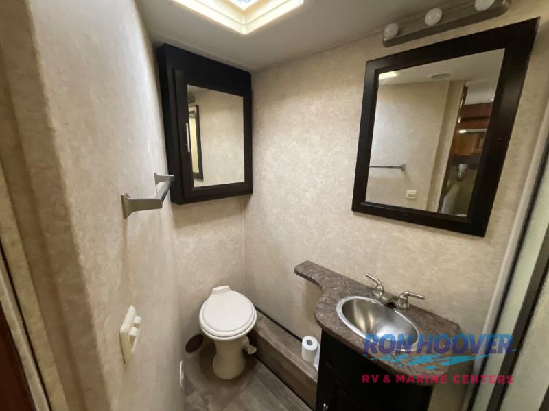 2015 FOREST RIVER 335DS - Image 16