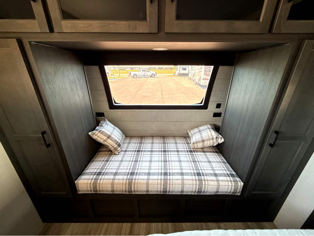 2026 VENTURE RV SPORTTREK 272VRK - Image 23