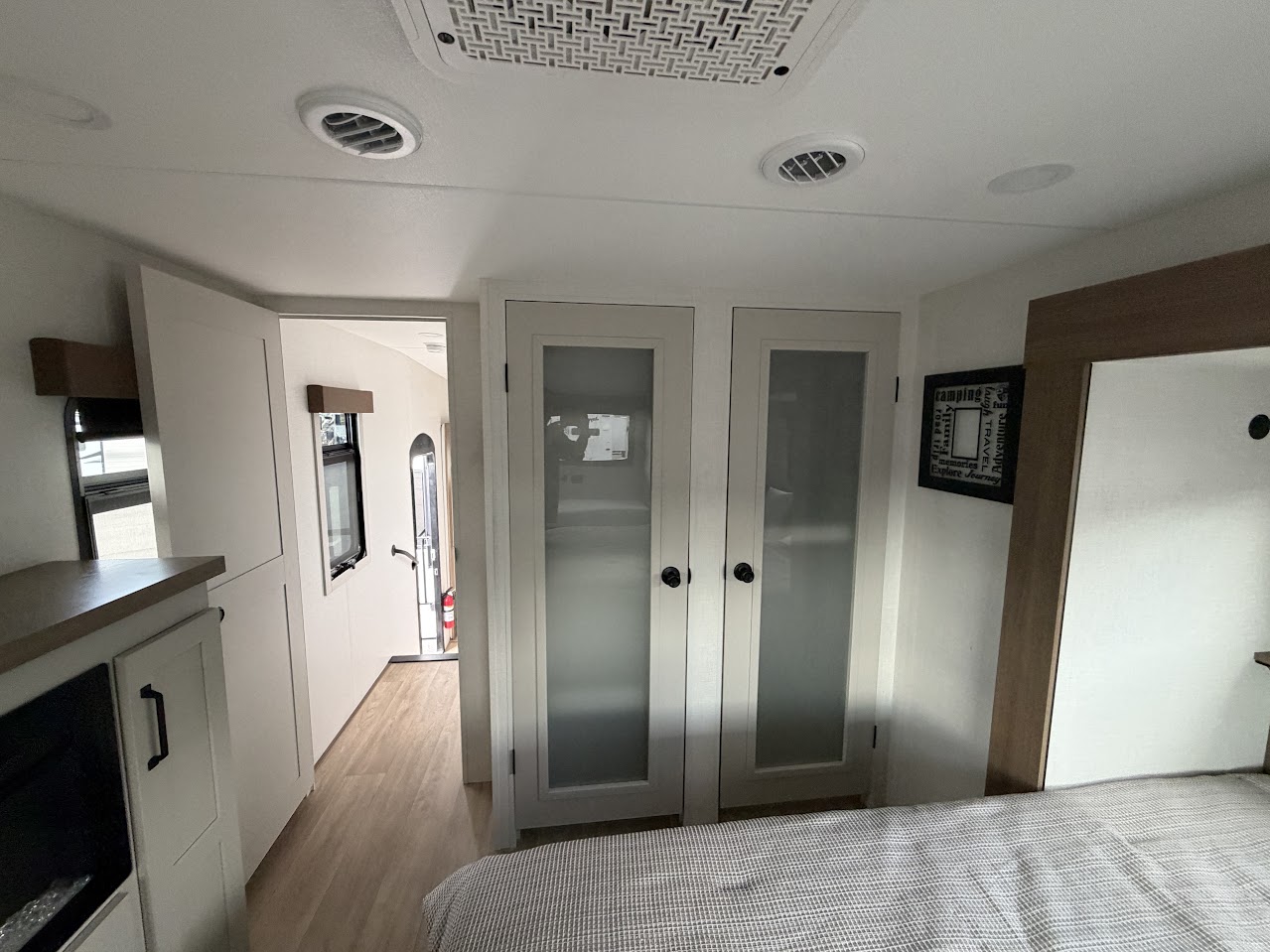 2027 VENTURE RV SPORTTREK 353VIK - Image 36