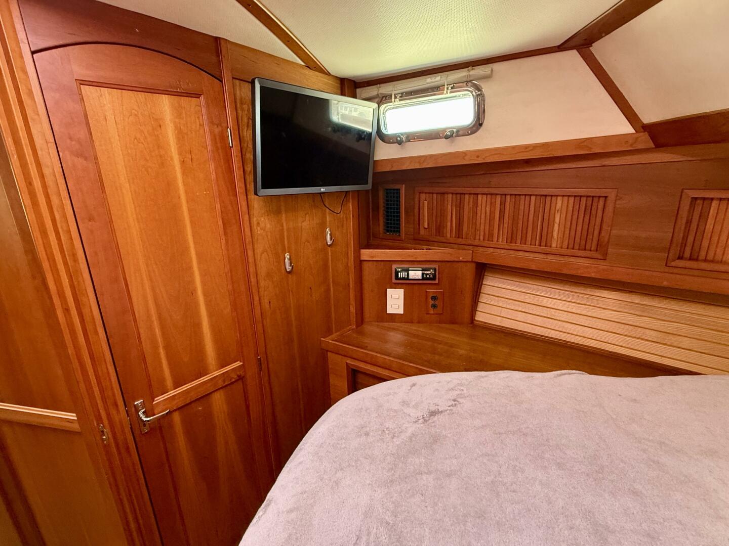 2006 Sabre 42 Sedan - Image 30