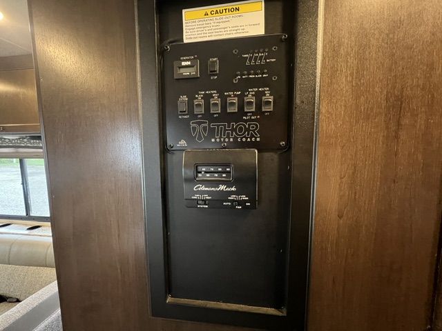 2017 Thor Motor Coach Chateau 28Z - Image 25